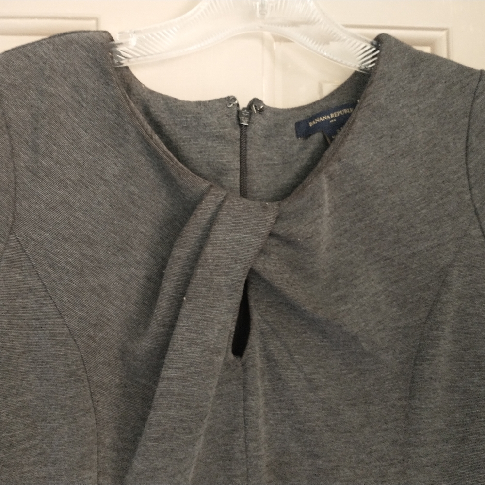 Banana Republic Gray Sheath Dress with a Twist Size 2 - Picture 3 of 5